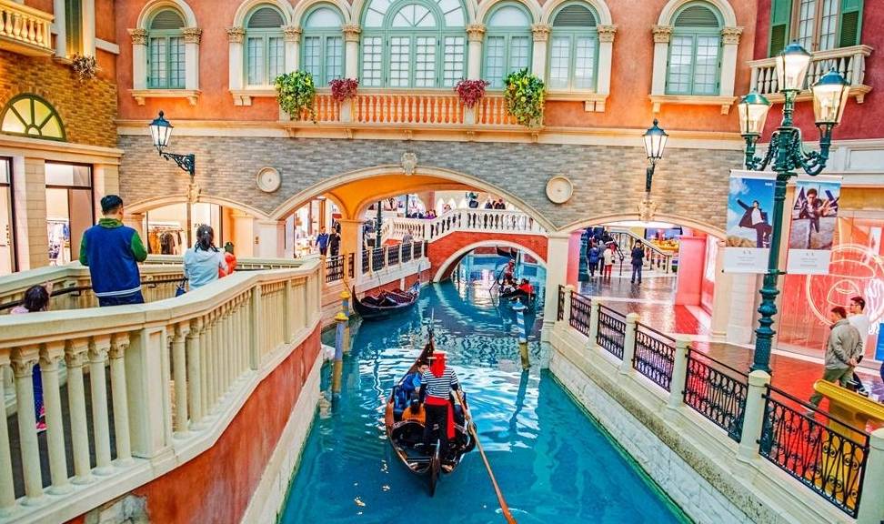 威尼斯官方旗舰店，穿越时空的购物之旅✅✅✅威尼斯专卖店